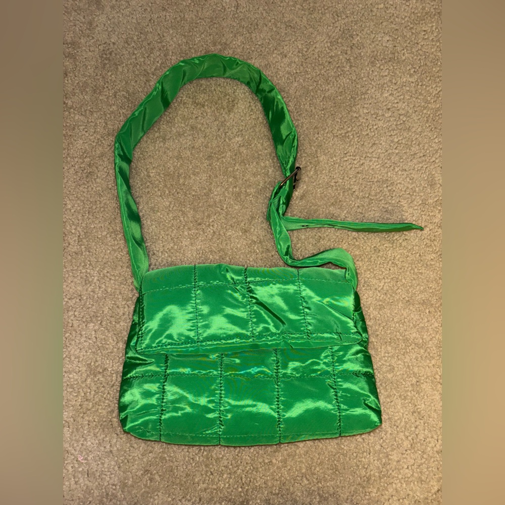 Bright green puffer shoulder bag
